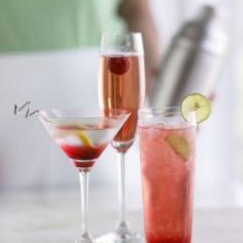 Strawberry Pomegranate Sparkling Cocktail>